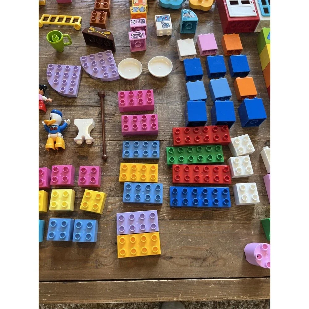 Lego Duplo Lot Disney, Carriage, Doors, Windows, Beds, Flowers, Chairs 110+ Lot